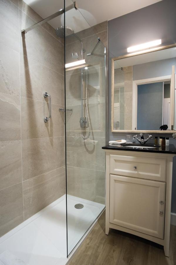 The Beverley Arms Hotel Exterior photo A shower enclosure