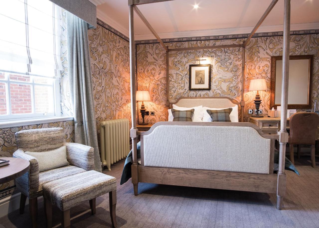 The Beverley Arms Hotel Exterior photo A bedroom at the hotel