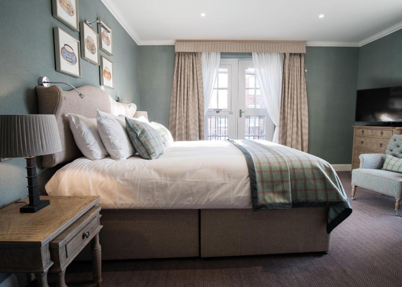 The Beverley Arms Hotel Exterior photo A bedroom at The Old Bank Hotel