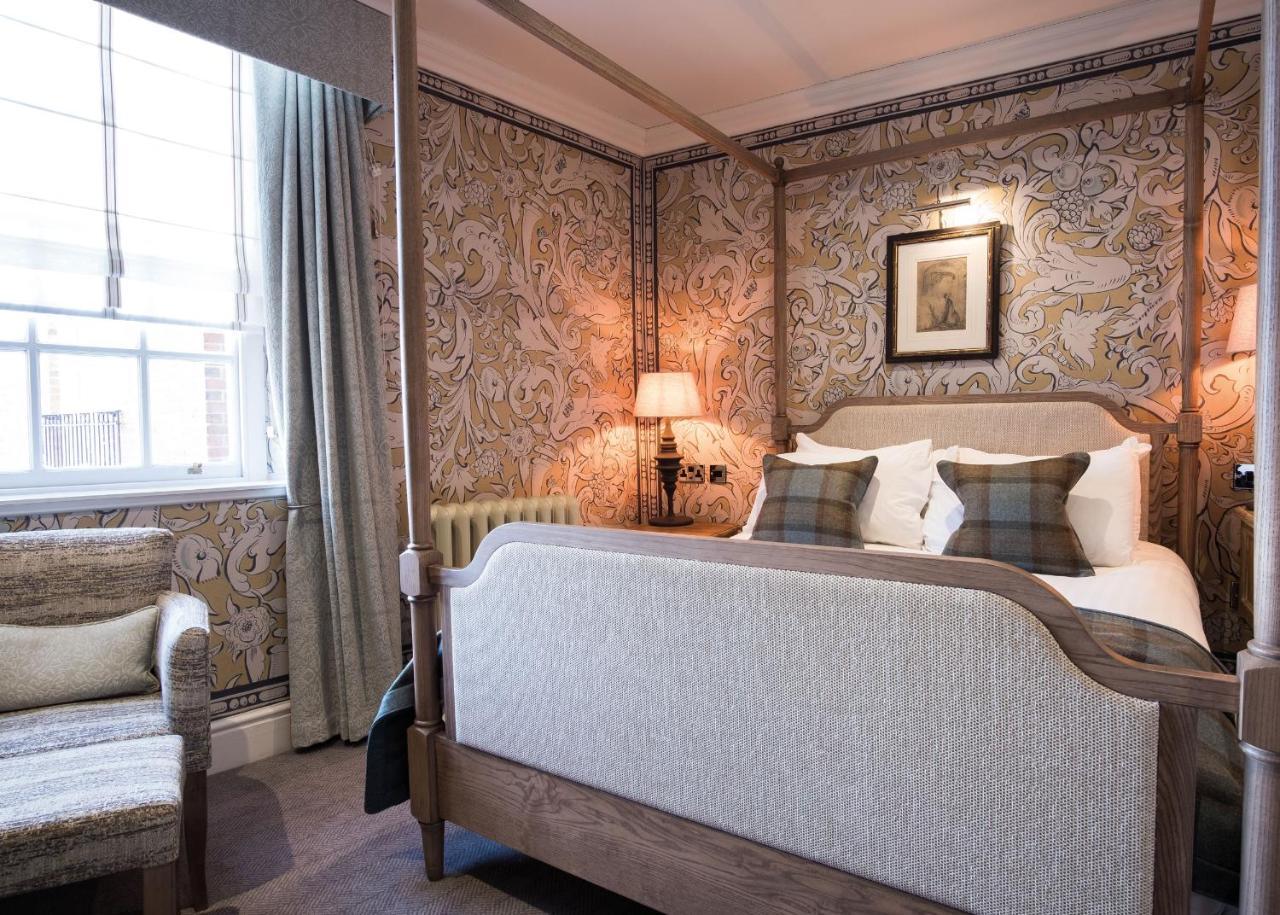 The Beverley Arms Hotel Exterior photo A bedroom at the hotel